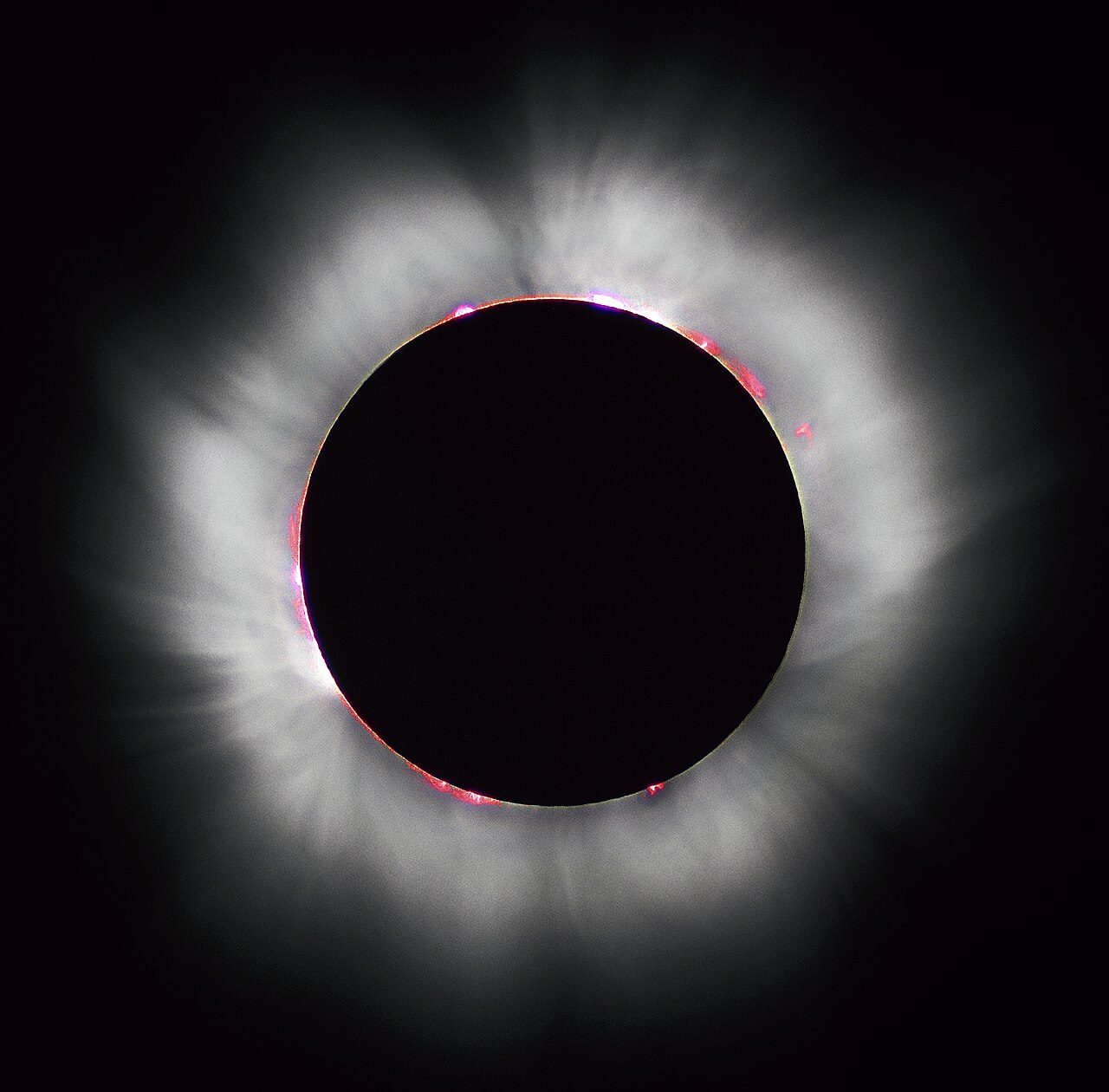 Eclipses del Sol: por qué ocurren, por qué son tan raros y cuándo verás el próximo (España incluida)